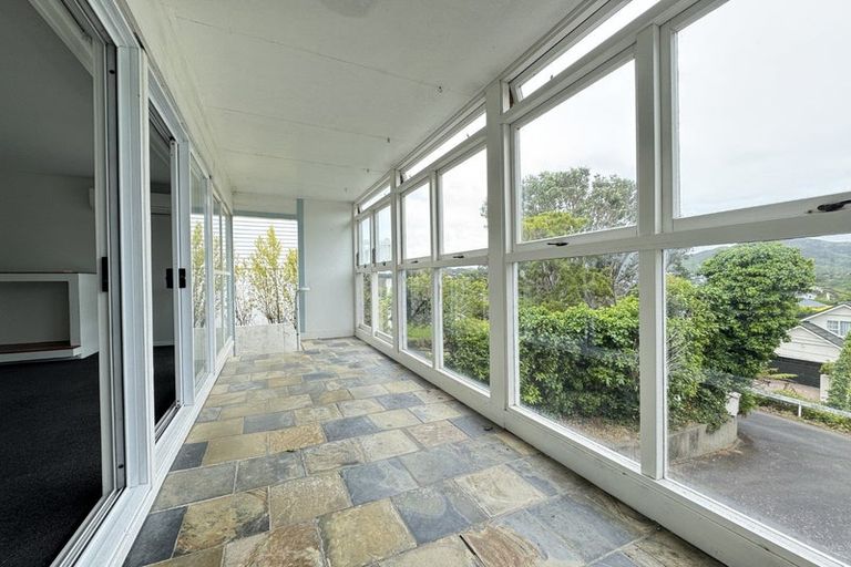 Photo of property in 1/3 Torwood Road, Khandallah, Wellington, 6035