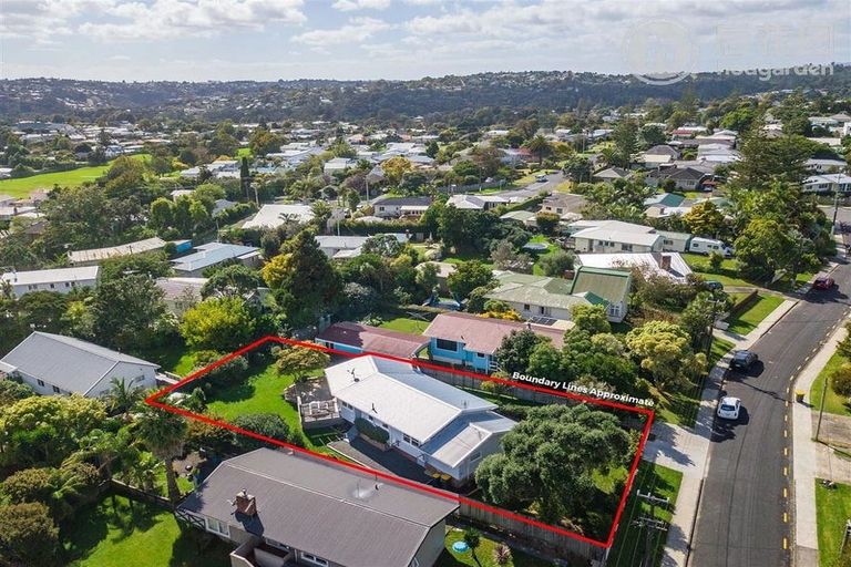 Photo of property in 15 Saffron Street, Birkdale, Auckland, 0626
