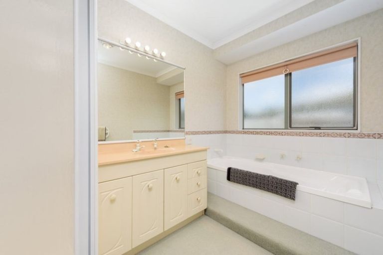 Photo of property in 4 Sequoia Grove, Mount Maunganui, 3116