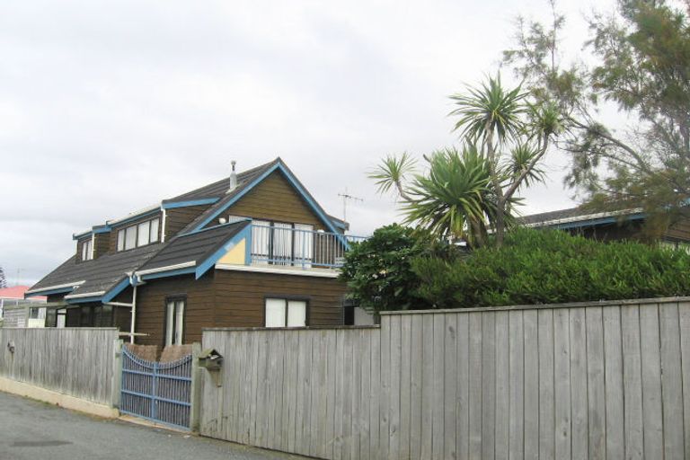 Photo of property in 53 Marine Parade, Paraparaumu Beach, Paraparaumu, 5032