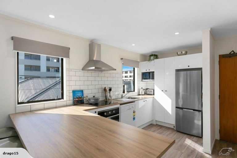 Photo of property in 615u2 Evans Bay Parade, Kilbirnie, Wellington, 6022