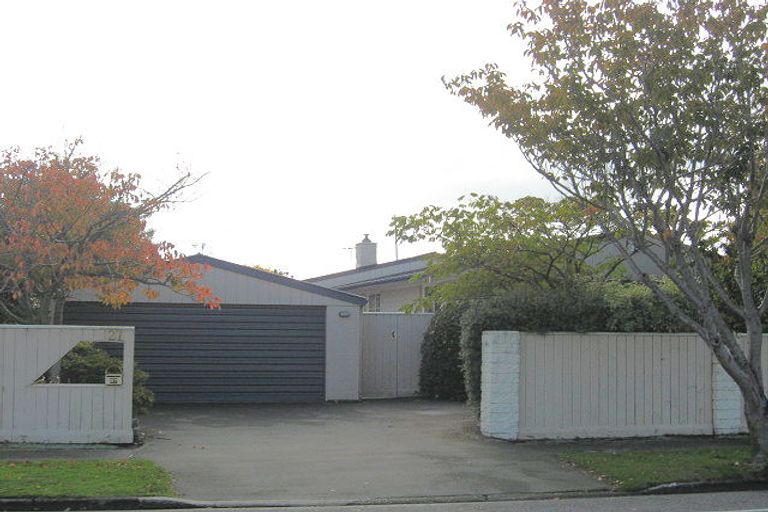 Photo of property in 27 Grahams Road, Ilam, Christchurch, 8041