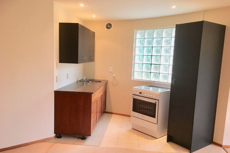 Photo of property in 1/3 Portal Place, Murrays Bay, Auckland, 0630