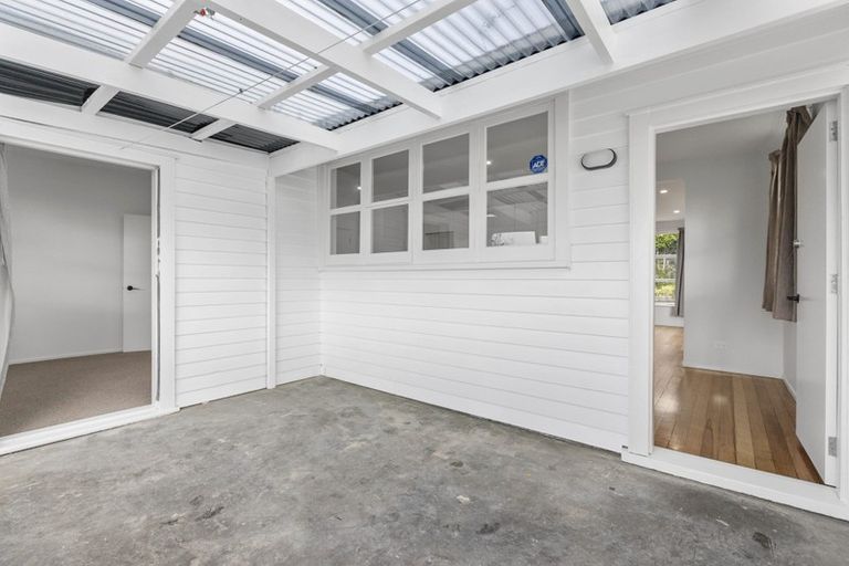 Photo of property in 70b Colwill Road, Massey, Auckland, 0614