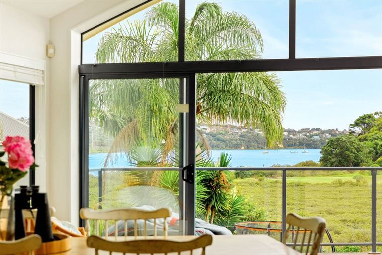 Photo of property in 48 Renata Crescent, Te Atatu Peninsula, Auckland, 0610