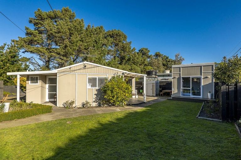 Photo of property in 15 South Crescent, Amberley, 7481