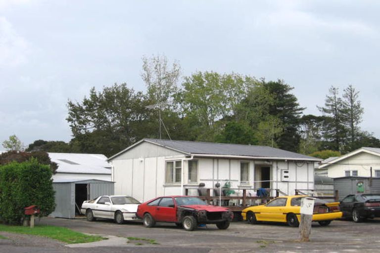 Photo of property in 126 Glendale Road, Glen Eden, Auckland, 0602