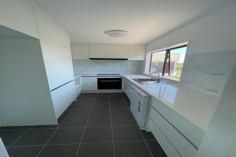 Photo of property in 1/41 College Road, Northcote, Auckland, 0627