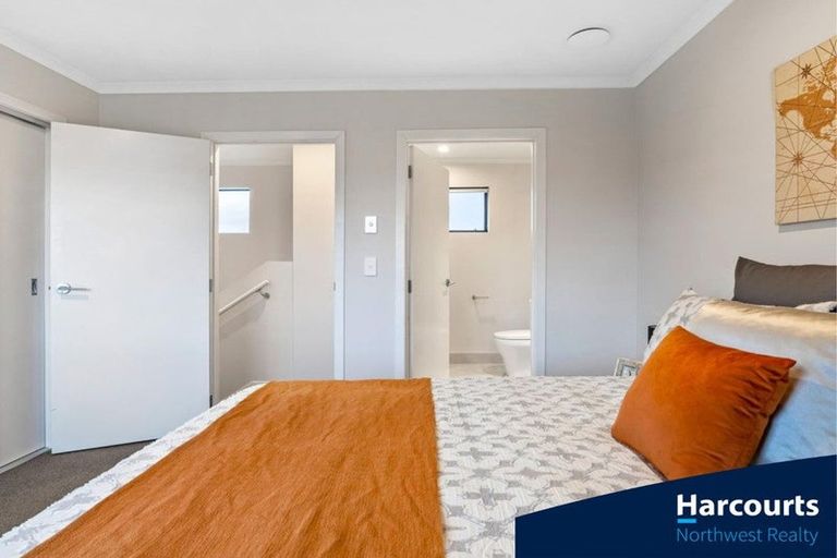 Photo of property in 6/89 Hobsonville Point Road, Hobsonville, Auckland, 0616