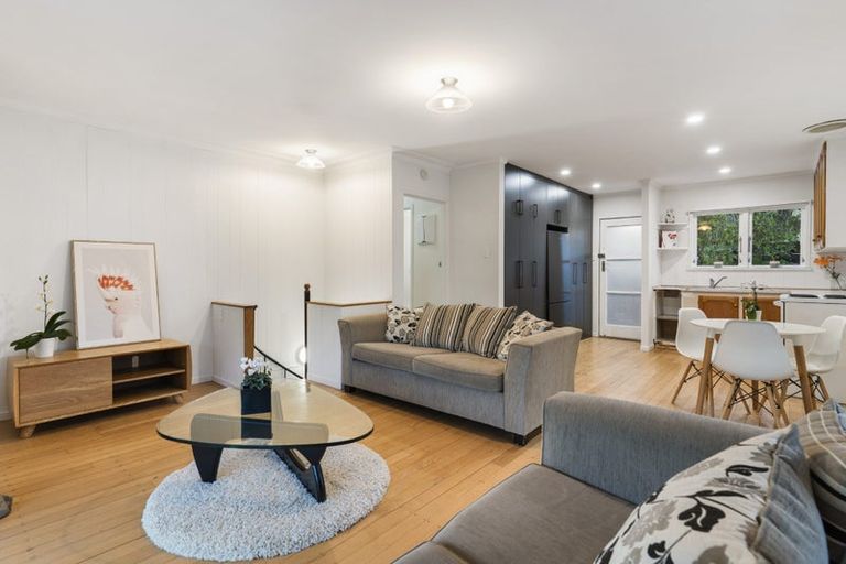 Photo of property in 1/420 Beach Road, Mairangi Bay, Auckland, 0630