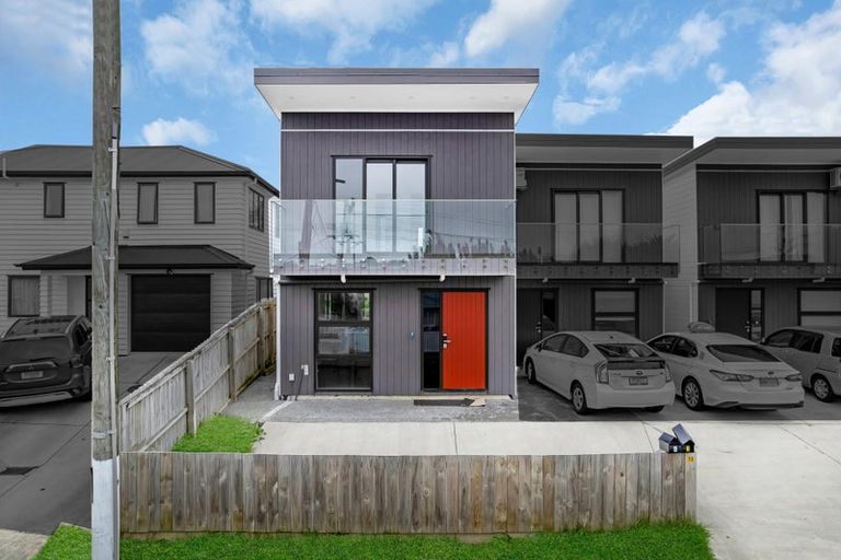 Photo of property in 4/13 Sarona Avenue, Glen Eden, Auckland, 0602