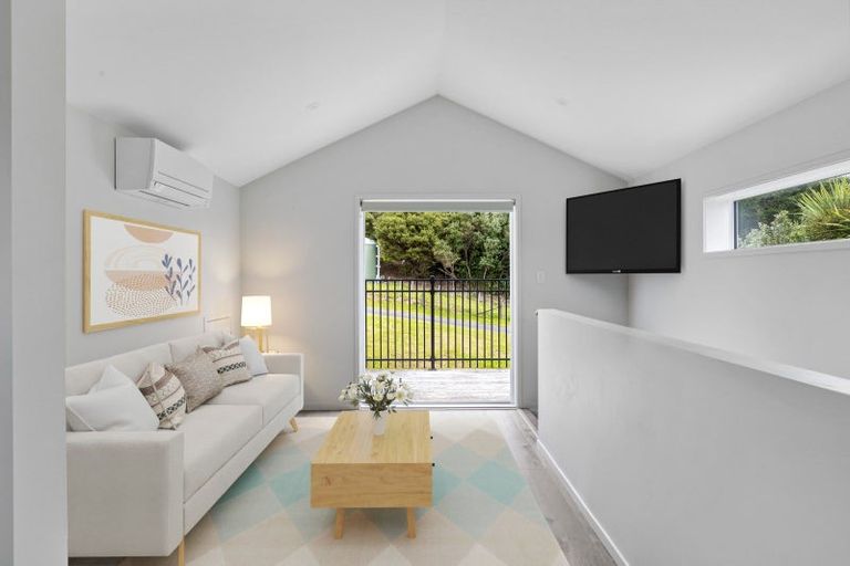 Photo of property in 60 Roberts Road, Matakatia, Whangaparaoa, 0930