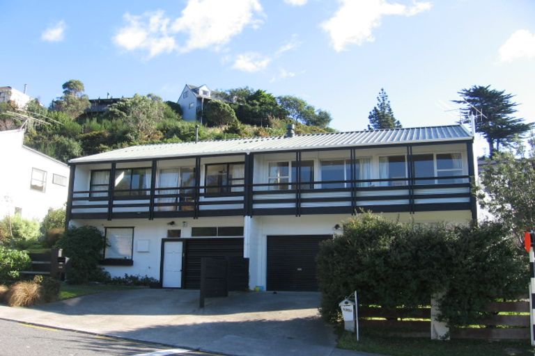 Photo of property in 109 Churton Drive, Churton Park, Wellington, 6037
