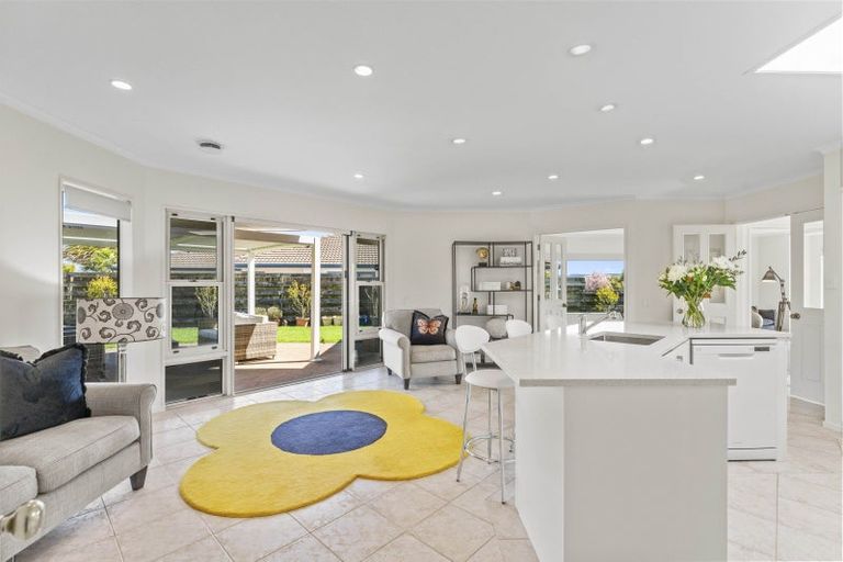Photo of property in 2 Fairview Terrace, Waipahihi, Taupo, 3330