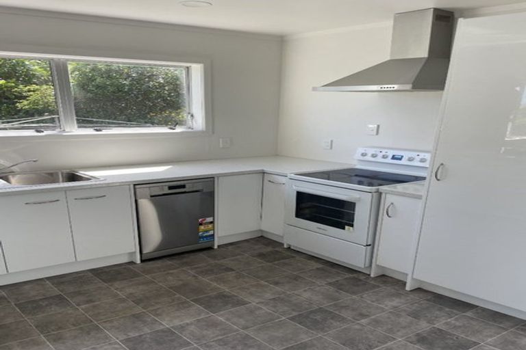 Photo of property in 18b Chetwode Grove, Newlands, Wellington, 6037