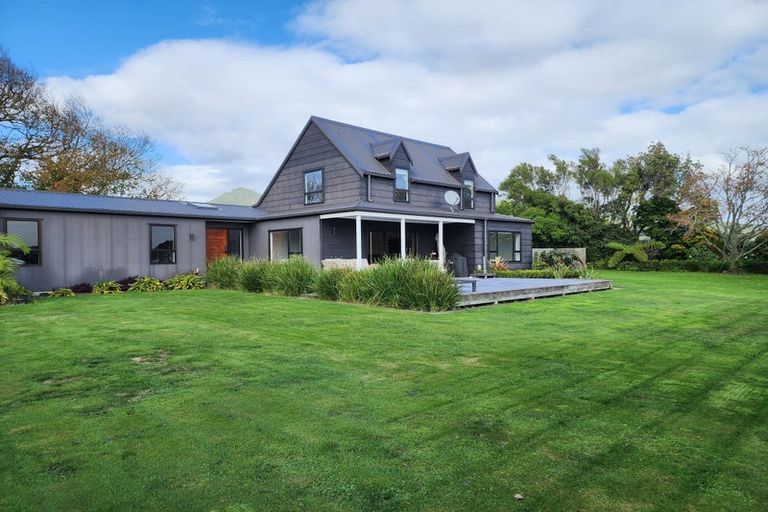 Photo of property in 136 Wairau Road, Oakura, New Plymouth, 4374