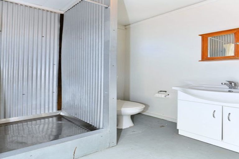Photo of property in 154 Wainoni Road, Avondale, Christchurch, 8061