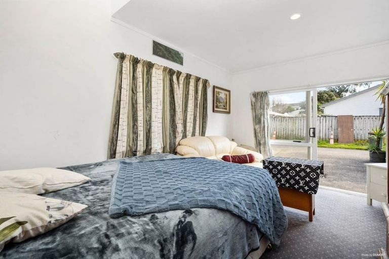 Photo of property in 1/18 Eulogy Place, Randwick Park, Auckland, 2105