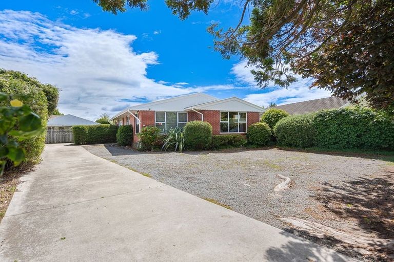Photo of property in 21 Lochee Road, Upper Riccarton, Christchurch, 8041