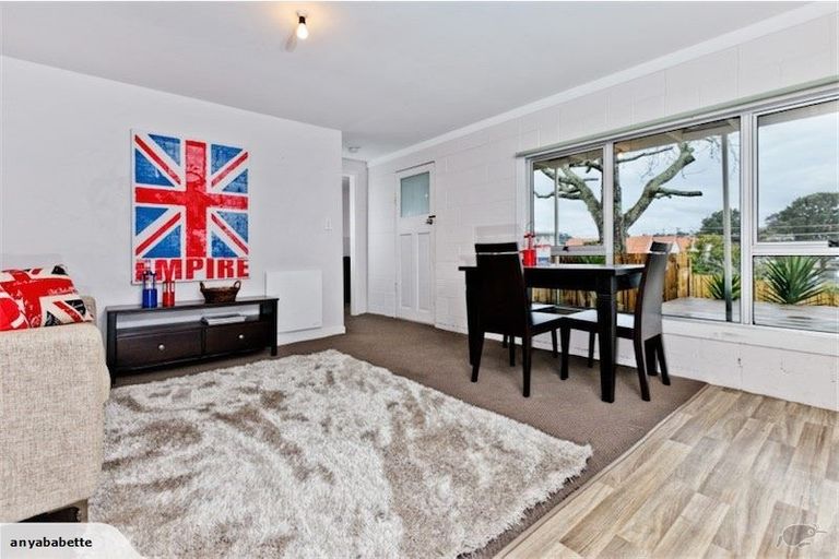 Photo of property in 16 Holiday Road, Stanmore Bay, Whangaparaoa, 0932