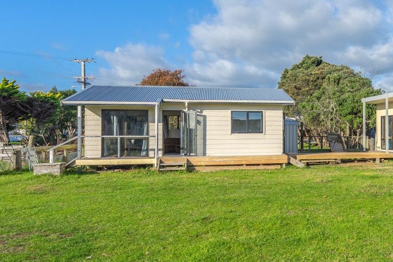 Photo of property in 32 Temuera Street, Otaki, 5512