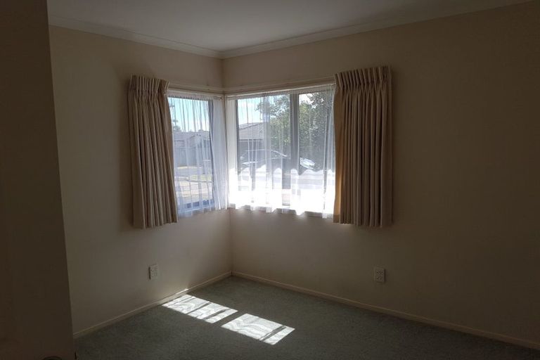 Photo of property in 6 Nier Place, East Tamaki Heights, Auckland, 2016