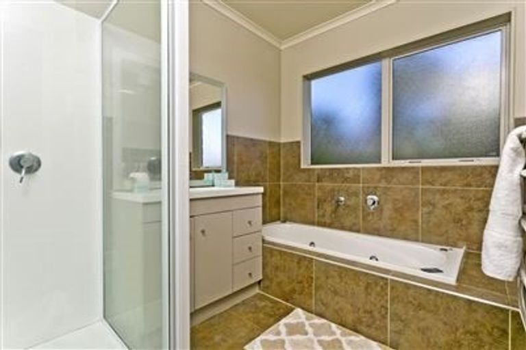 Photo of property in 9 Hornbill Drive, Fairview Heights, Auckland, 0632