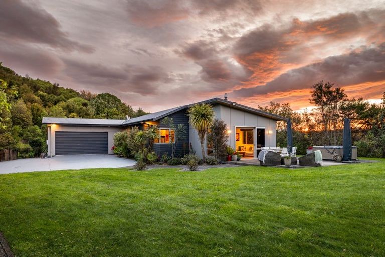 Photo of property in 28 Esk View Road, Eskdale, Napier, 4182