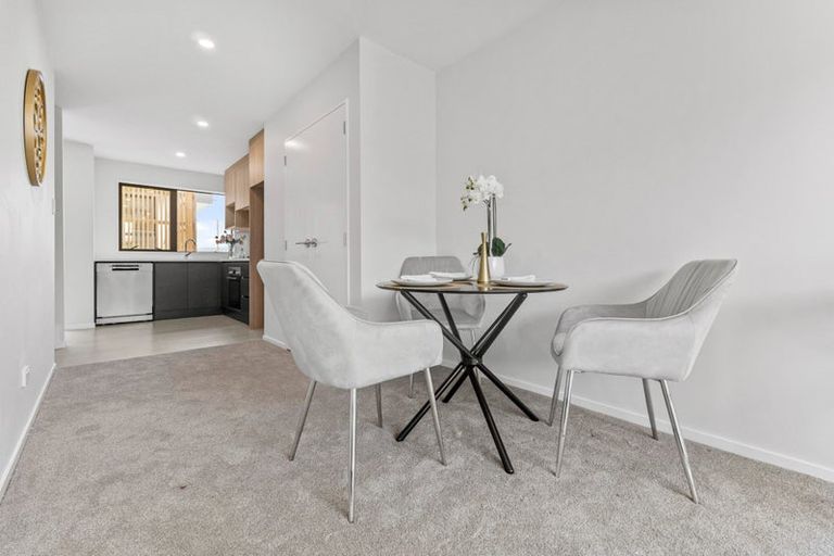 Photo of property in 9/267 Great North Road, Henderson, Auckland, 0612