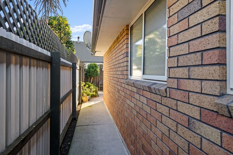 Photo of property in 2/15 Withells Road, Avonhead, Christchurch, 8042
