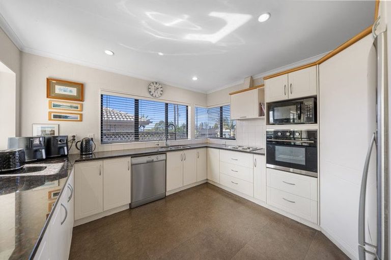 Photo of property in 33 Ruze Vida Drive, Massey, Auckland, 0614