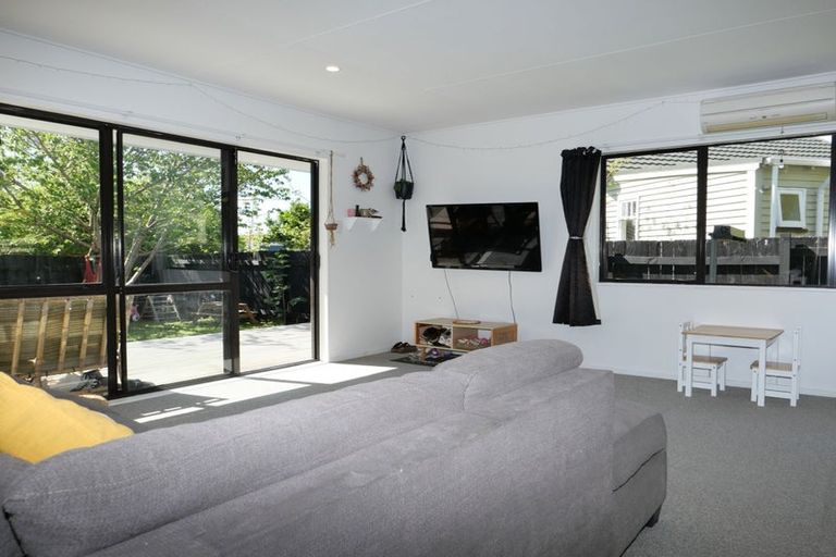 Photo of property in 6 Rodney Grove, Paraparaumu, 5032