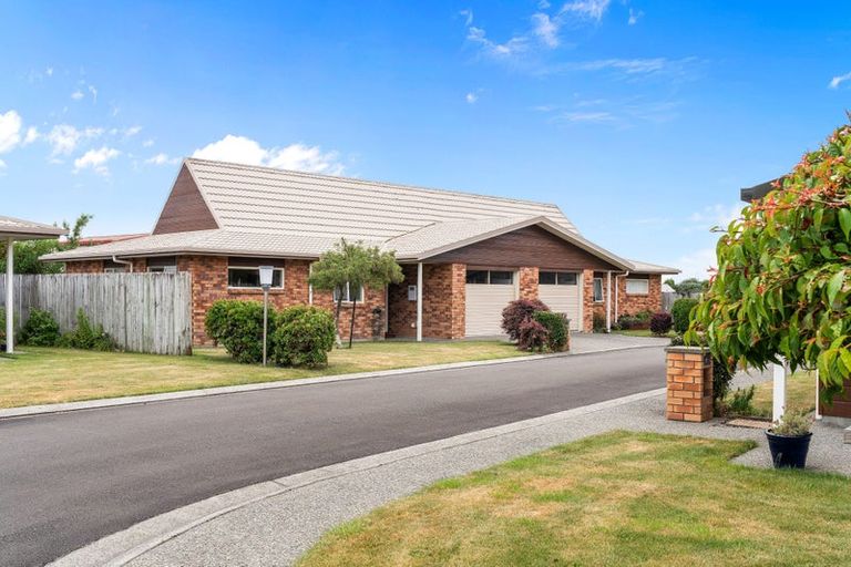 Photo of property in Rangeview Villas, 11/9 Fuller Close, Levin, 5510