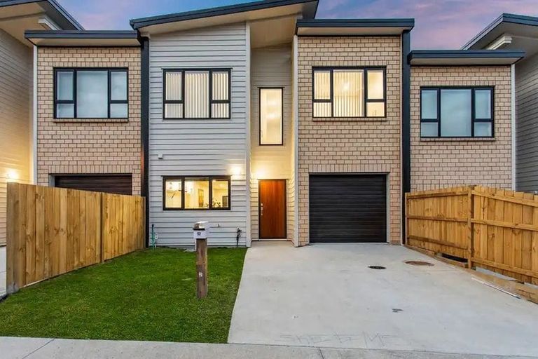 Photo of property in 16 Millcroft Lane, Ranui, Auckland, 0612