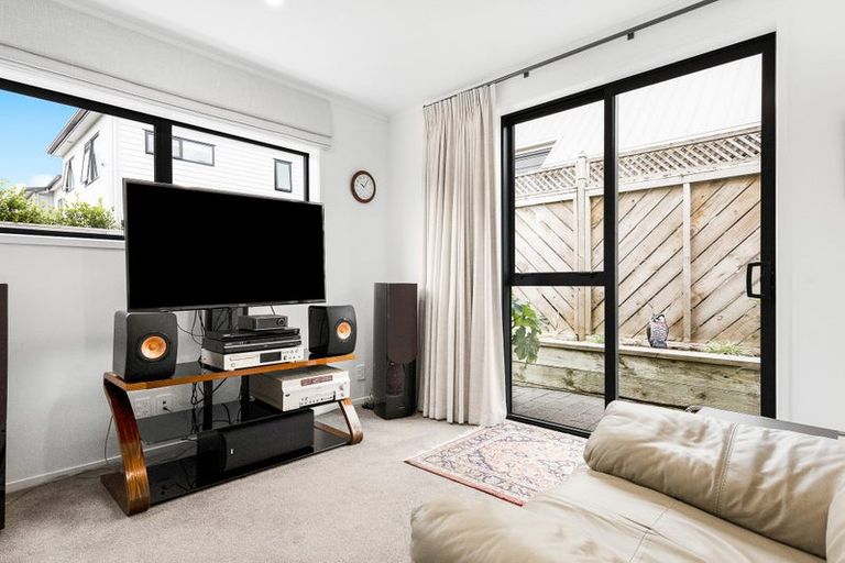Photo of property in 2/58 Hillcrest Avenue, Hillcrest, Auckland, 0627