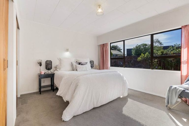 Photo of property in 12 Melandra Road, Stanmore Bay, Whangaparaoa, 0932