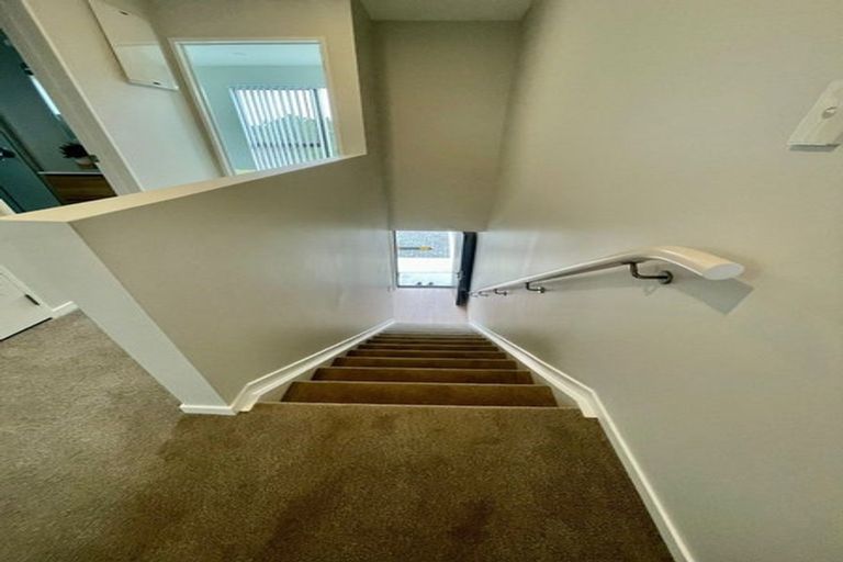 Photo of property in 2 Mikoikoi Crescent, Mangere Bridge, Auckland, 2022