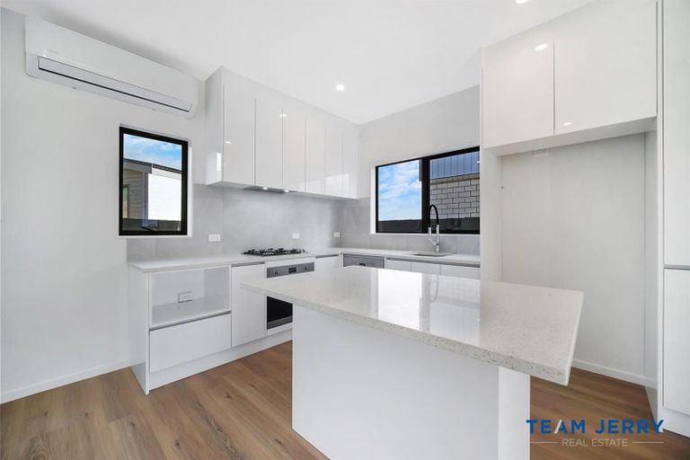 Photo of property in 14a Putiputi Way, Papakura, 2110