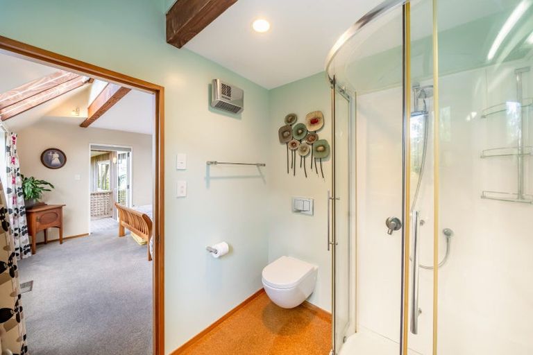 Photo of property in 1 Roys Road, Plimmerton, Porirua, 5026