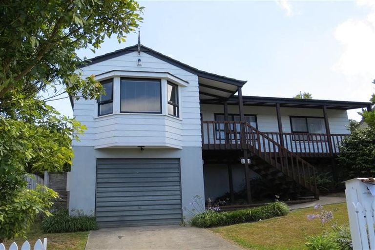 Photo of property in 8 Leiden Place, Totara Vale, Auckland, 0629