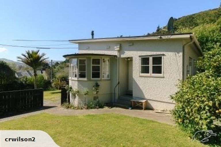 Photo of property in 84 Norton Park Grove, Waterloo, Lower Hutt, 5011