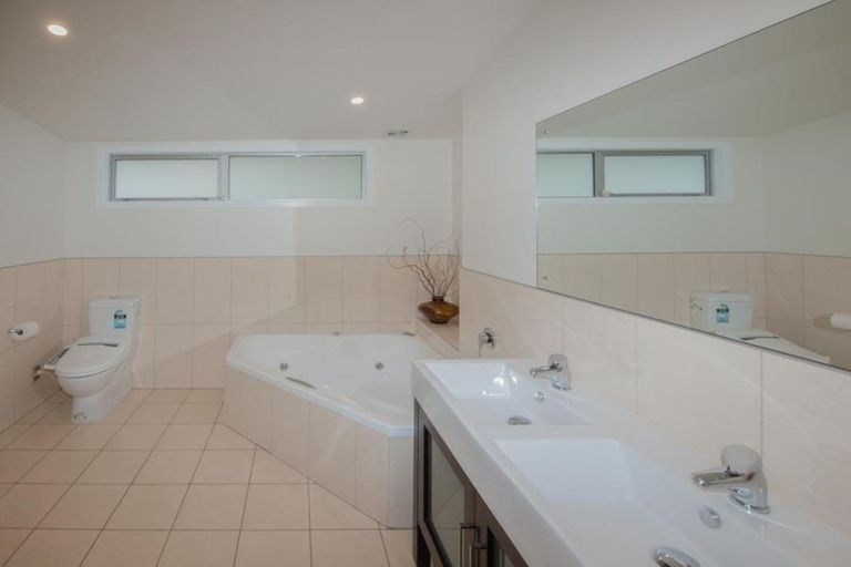 Photo of property in 10 Edington Grove, Churton Park, Wellington, 6037