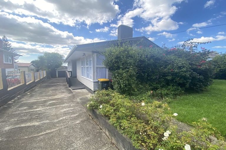 Photo of property in 553 Massey Road, Mangere, Auckland, 2022