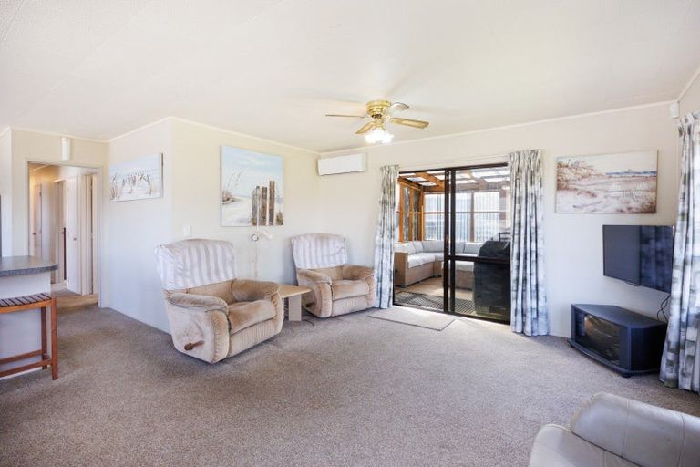 Photo of property in 18 Thomas Place, Foxton Beach, Foxton, 4815