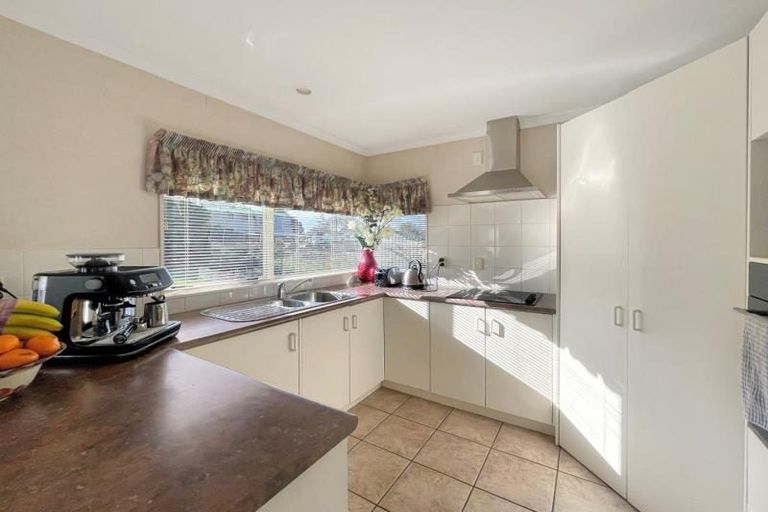 Photo of property in 8 Hollinger Place, Nawton, Hamilton, 3200