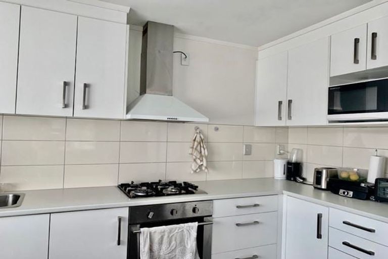 Photo of property in 15 Ware Place, Pakuranga Heights, Auckland, 2010