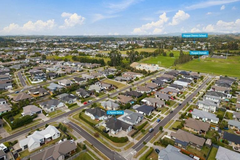 Photo of property in 1 Aporo Drive, Kumeu, 0810