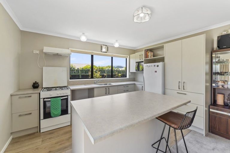 Photo of property in 32 Langdale Avenue, Paraparaumu, 5032