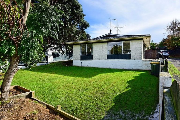Photo of property in 106 Colwill Road, Massey, Auckland, 0614