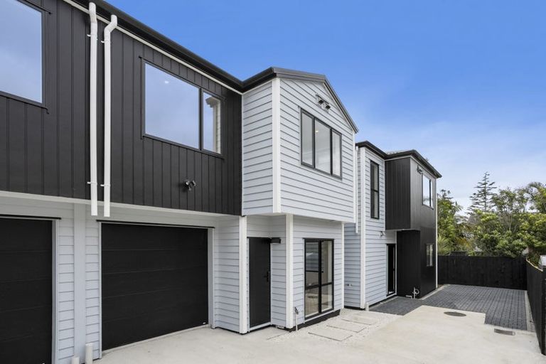 Photo of property in 21a Pipitea Place, Massey, Auckland, 0614
